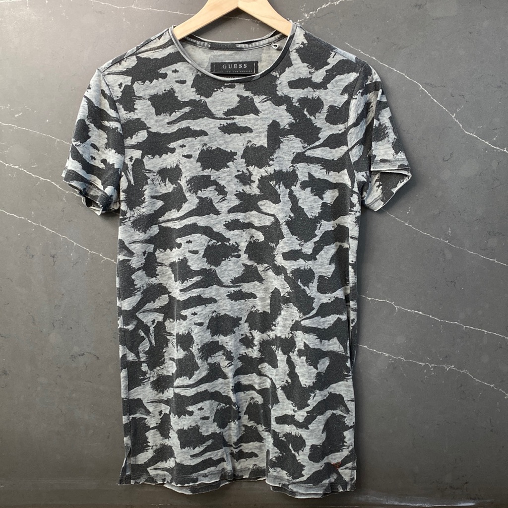 Guess Mens Small Fashion Fit Short Sleeve T-Shirt Black / Gray Camo